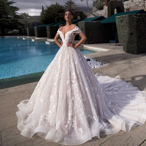 NWT Lace wedding dress with open shoulders elegant lace bridesmaid dress